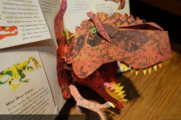 3D-uppslagsverk dinosaurier