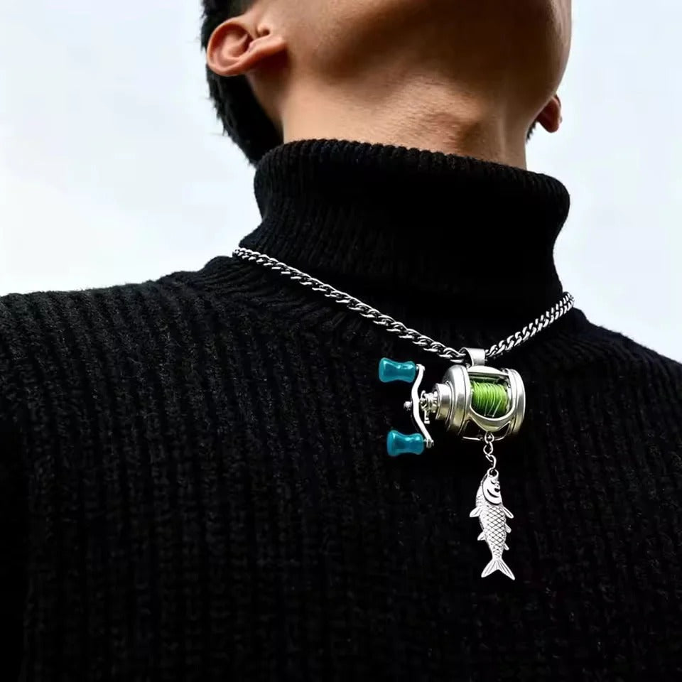 Halsband med miniatyrfiskespö