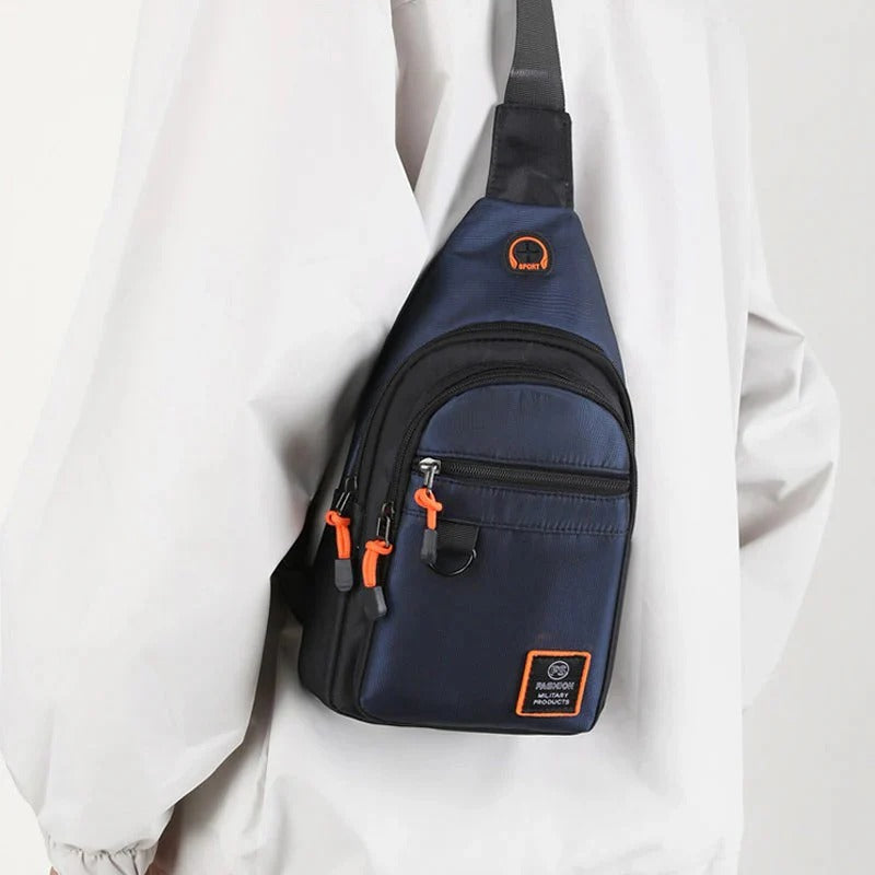 Vattentät crossbodyväska med flera förvaringsfack